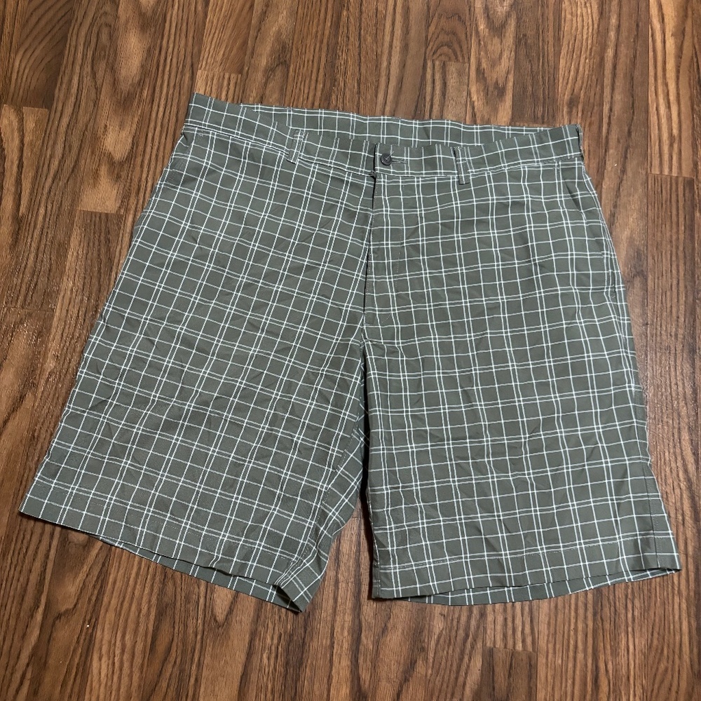 PGA Tour * Men’s Golf Shorts Men’s 38 Waist * Grey Plaid Flat Chino Shorts *